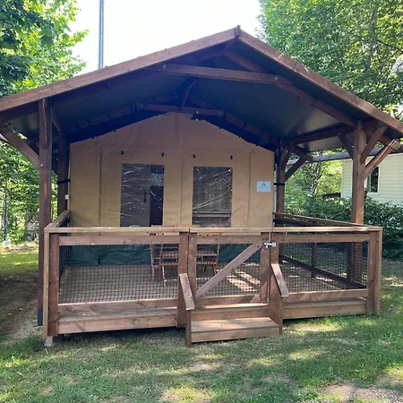 キャンプ場 Le Convivial Foncène