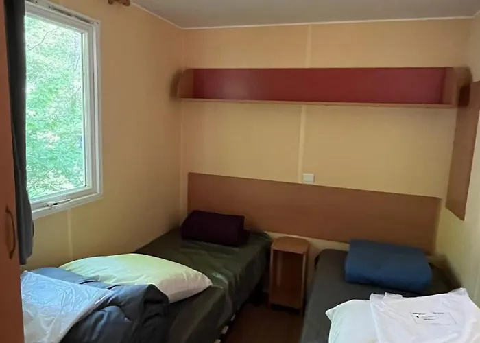 Le Convivial مكان تخييم *