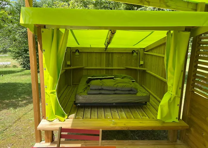 Le Convivial مكان تخييم *