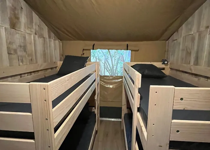 Le Convivial مكان تخييم *